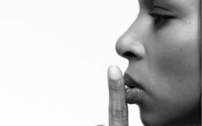 DEN SKRÄMMANDE STILLHETEN