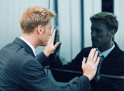 SPEGEL, SPEGEL, SÄG MIG…